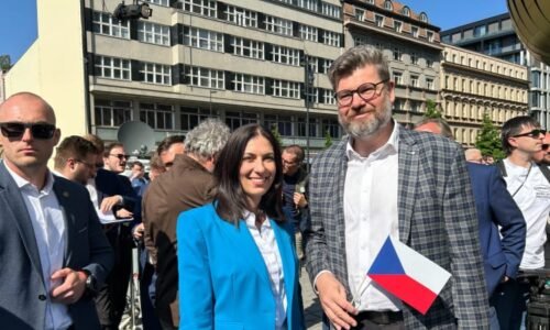 Nejsme mrtví a s ODS se slučovat nebudeme, ujišťuje TOP 09. Chystá se zvolit nové vedení