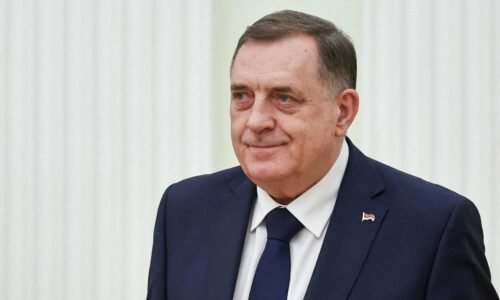 Snem bosnianskej republiky srbskej zvolil za dočasnú hlavu štátu prezidentskú poradkyňu zosadeného Dodika Snem bosnianskej republiky srbskej zvolil za dočasnú hlavu štátu prezidentskú poradkyňu zosadeného Dodika