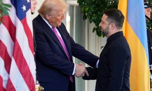 Zelenskyj tentokrát nedráždil mikinou. To sako je nádherné, ocenil Trump jeho štýl Zelenskyj tentokrát nedráždil mikinou. To sako je nádherné, ocenil Trump jeho štýl
