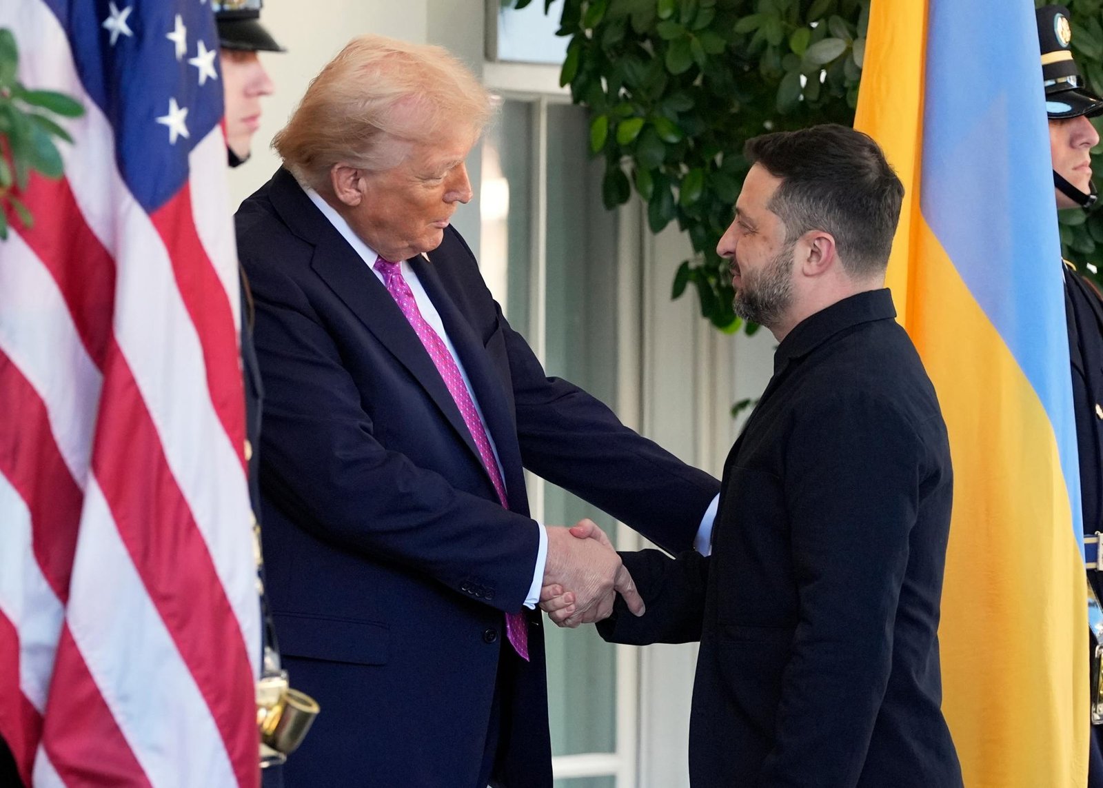 Zelenskyj tentokrát nedráždil mikinou. To sako je nádherné, ocenil Trump jeho štýl Zelenskyj tentokrát nedráždil mikinou. To sako je nádherné, ocenil Trump jeho štýl