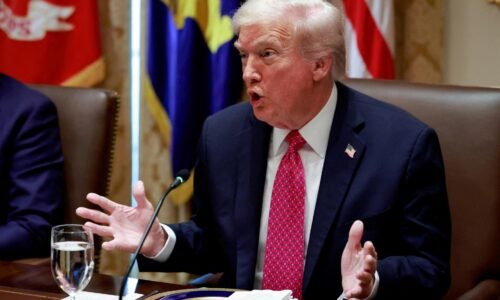 Trump nariadil prepustenie bývalého republikánskeho kongresmana z väzenia, milosť mu však neudelil Trump nariadil prepustenie bývalého republikánskeho kongresmana z väzenia, milosť mu však neudelil