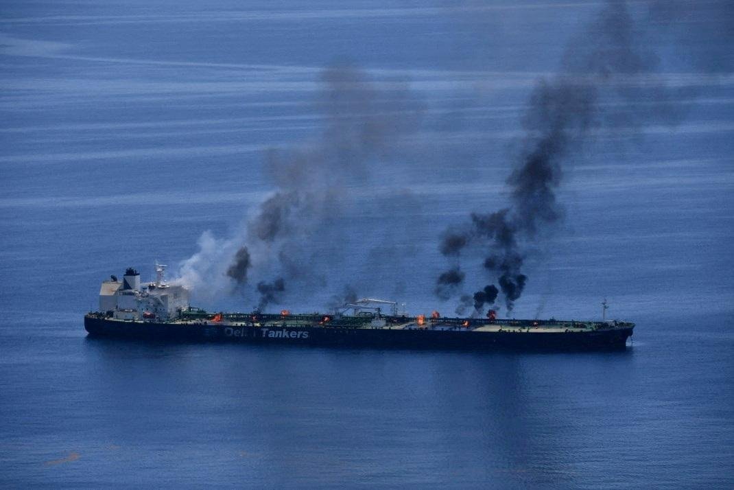 Pri pobreží Jemenu horí tanker prevážajúci skvapalnený zemný plyn. Posádka opustila loď Pri pobreží Jemenu horí tanker prevážajúci skvapalnený zemný plyn. Posádka opustila loď