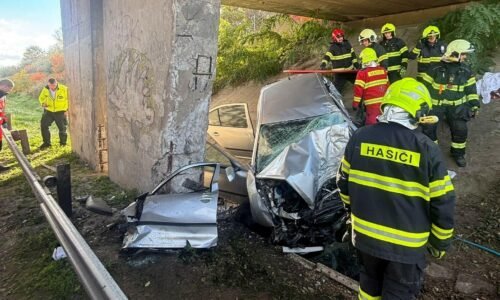 Na diaľnici D2 sa stala dopravná nehoda, zahynul 70-ročný vodič Na diaľnici D2 sa stala dopravná nehoda, zahynul 70-ročný vodič