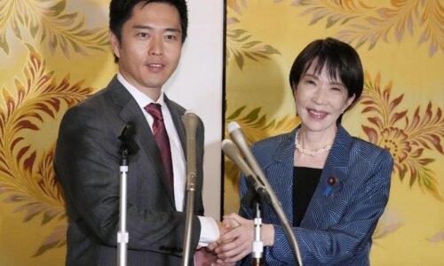 Dve japonské strany podpísali koaličnú zmluvu podporujúcu prvú premiérku