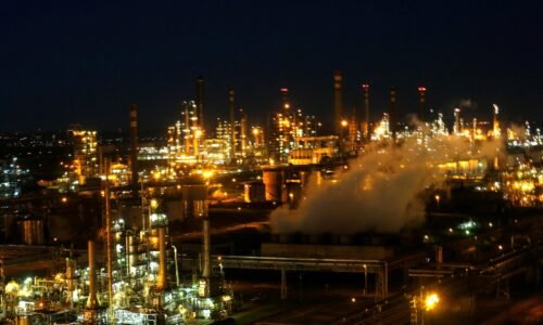 V maďarskej ropnej rafinérii mol vypukol požiar