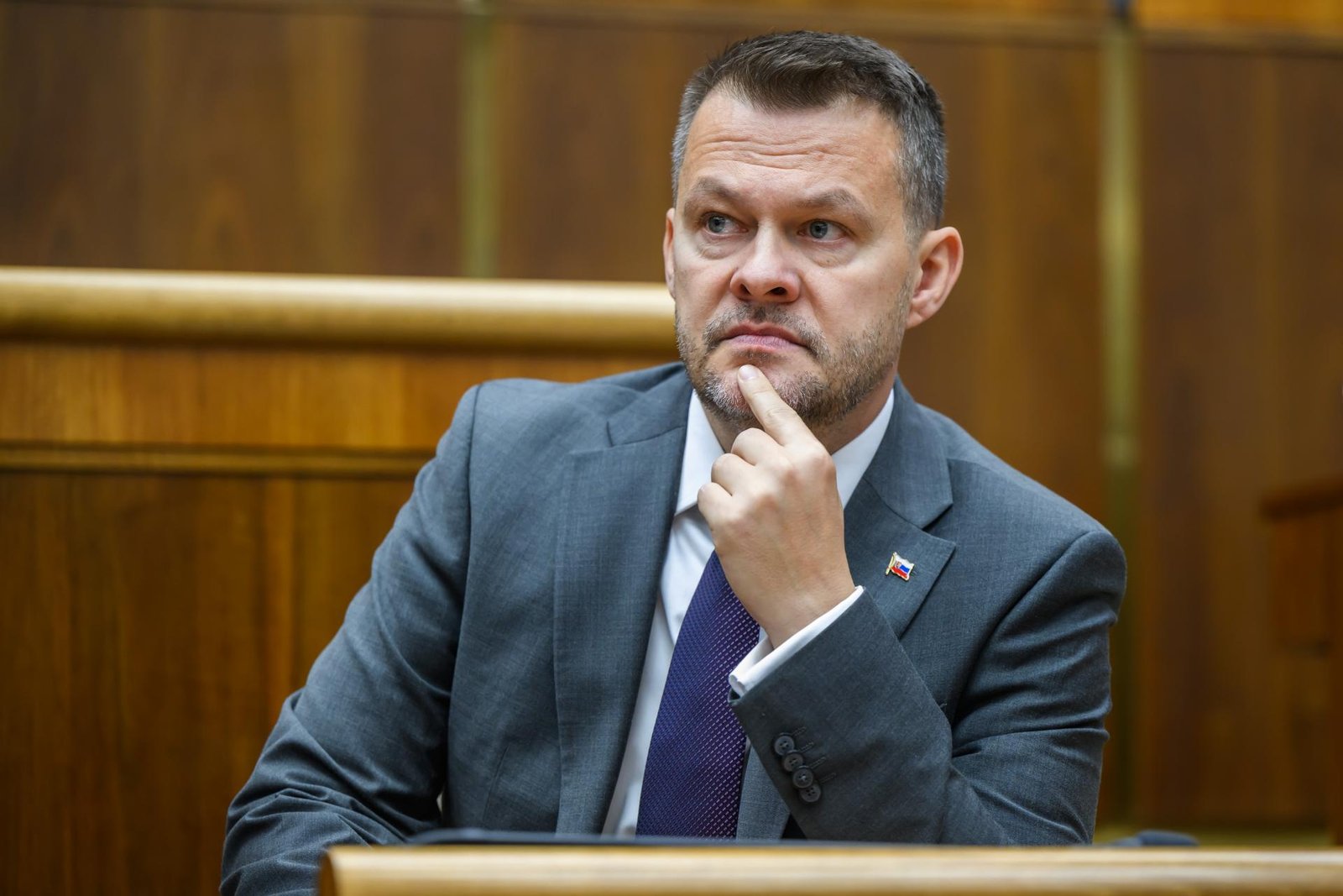 Mimoriadna schôdza k odvolávaniu Migaľa nebude, v pléne nie je dostatok poslancov. Raši ju presunul na piatok Mimoriadna schôdza k odvolávaniu Migaľa nebude, v pléne nie je dostatok poslancov. Raši ju presunul na piatok
