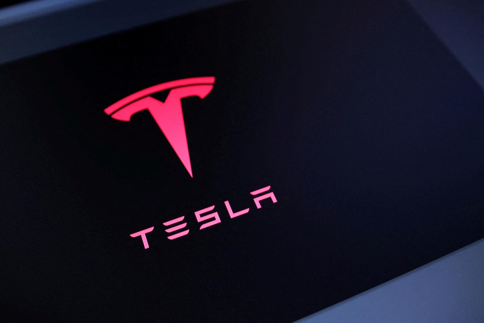 Tesla má za kvartál rekordné tržby, prekonala odhady analytikov Tesla má za kvartál rekordné tržby, prekonala odhady analytikov
