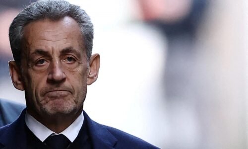 Francúzsky minister spravodlivosti navštívil vo väzení exprezidenta Sarkozyho Francúzsky minister spravodlivosti navštívil vo väzení exprezidenta Sarkozyho
