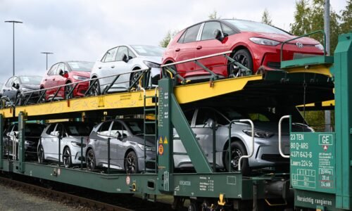 Slovensko a Česko na summite EÚ upozornili na zákaz áut so spaľovacími motormi, obe krajiny ho kritizujú Slovensko a Česko na summite EÚ upozornili na zákaz áut so spaľovacími motormi, obe krajiny ho kritizujú