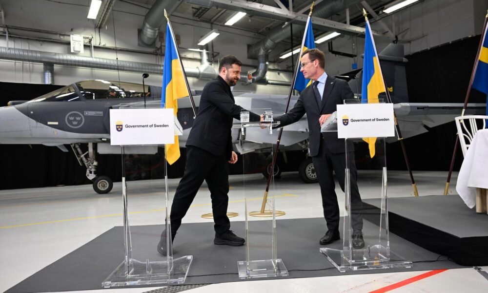 Švédsko je pripravené dodať stíhačky Gripen Kyjevu. Zelenskyj hovorí o priorite pre armádu