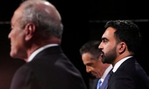 Názorové strety aj osobné útoky. Debata kandidátov na primátora New Yorku bola búrlivá