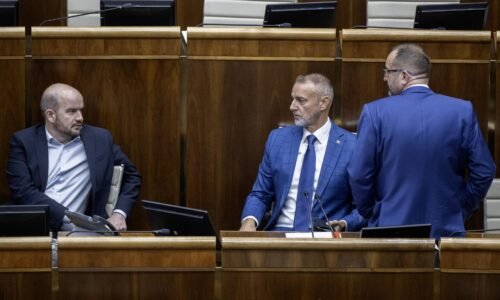 Opozícia kritizuje neotvorenie mimoriadnej schôdze k dôveryhodnosti SIS. Rašiho zdôvodnenie neakceptuje Opozícia kritizuje neotvorenie mimoriadnej schôdze k dôveryhodnosti SIS. Rašiho zdôvodnenie neakceptuje