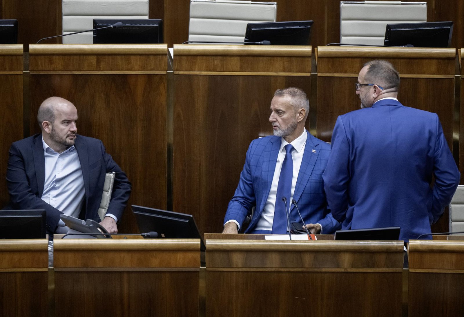Opozícia kritizuje neotvorenie mimoriadnej schôdze k dôveryhodnosti SIS. Rašiho zdôvodnenie neakceptuje