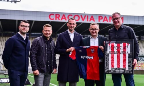 Fandil im aj pápež, od leta ich vlastní miliardár. Najstarší poľský klub uzavrel spoluprácu so Slovákmi