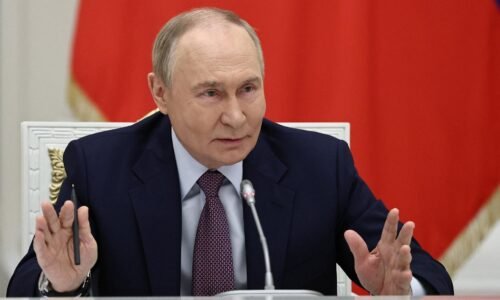 Putin navštívil ruské veliteľstvo, dostal hlásenie o situácii na fronte Putin navštívil ruské veliteľstvo, dostal hlásenie o situácii na fronte