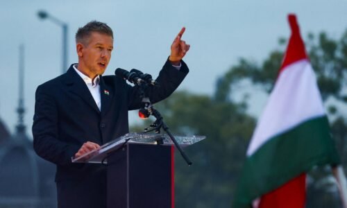 Orbán sa stal najvernejším spojencom Kremľa. Vláda si kupuje mlčanie, tvrdí šéf strany TISZA Péter Magyar
