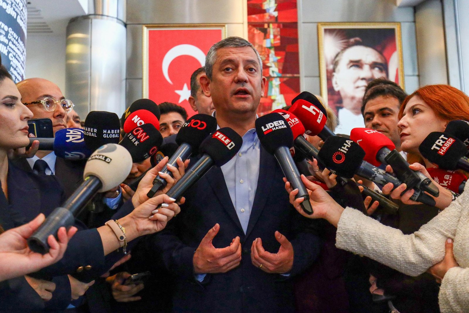 Turecké úrady prevzalo kontrolu nad proopozičnou stanicou Tele1, šéfredaktor zostáva vo väzbe Turecké úrady prevzalo kontrolu nad proopozičnou stanicou Tele1, šéfredaktor zostáva vo väzbe