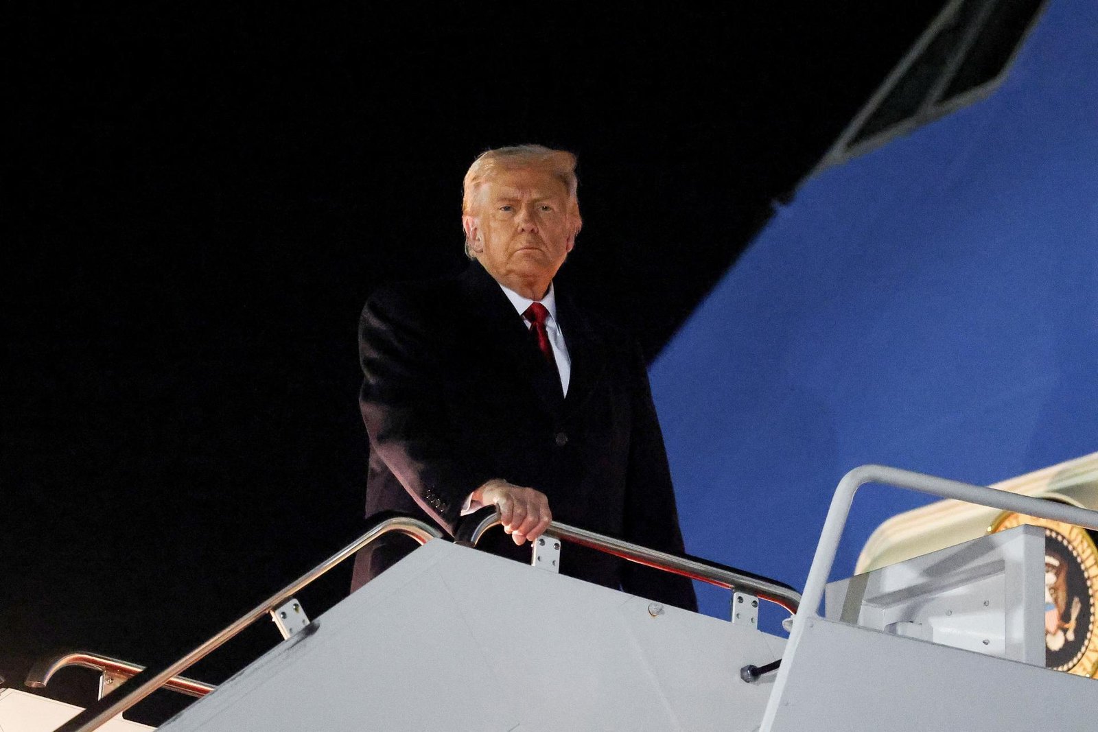 Trump odštartoval ázijské turné, čakajú ho rokovania s čínskym prezidentom a ďalšími lídrami Trump odštartoval ázijské turné, čakajú ho rokovania s čínskym prezidentom a ďalšími lídrami
