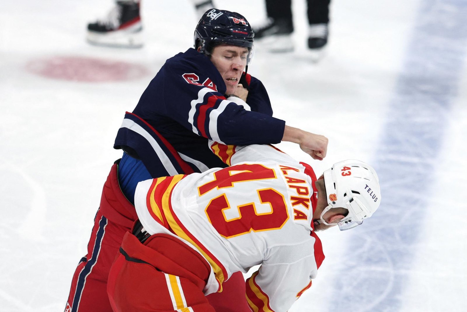 Samuel Honzek sa dočkal svojho prvého bodu v NHL. Na víťazstvo to však nestačilo Samuel Honzek sa dočkal svojho prvého bodu v NHL. Na víťazstvo to však nestačilo