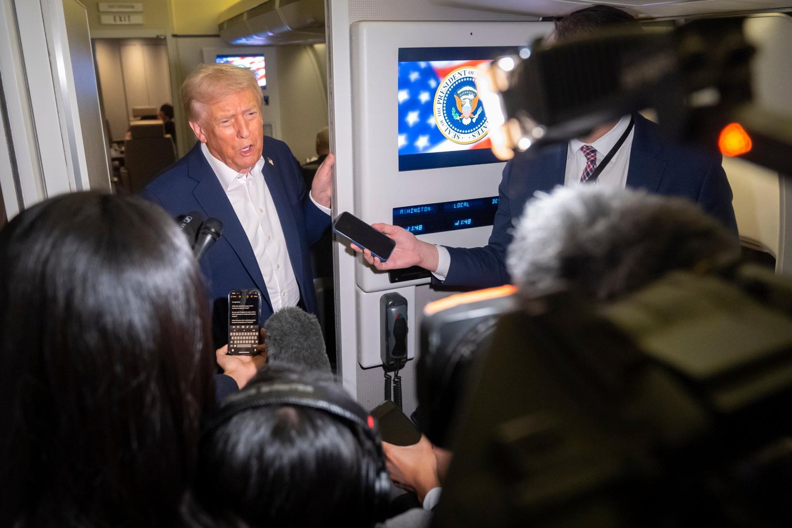 Trump sa po ceste do Malajzie zastaví v Katare, stretne sa s emirom a premiérom