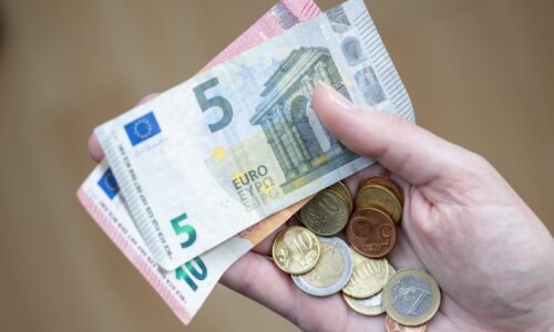 Miera inflácie v eurozóne v októbri spomalila na 2,1 percenta, uviedol Eurostat Miera inflácie v eurozóne v októbri spomalila na 2,1 percenta, uviedol Eurostat