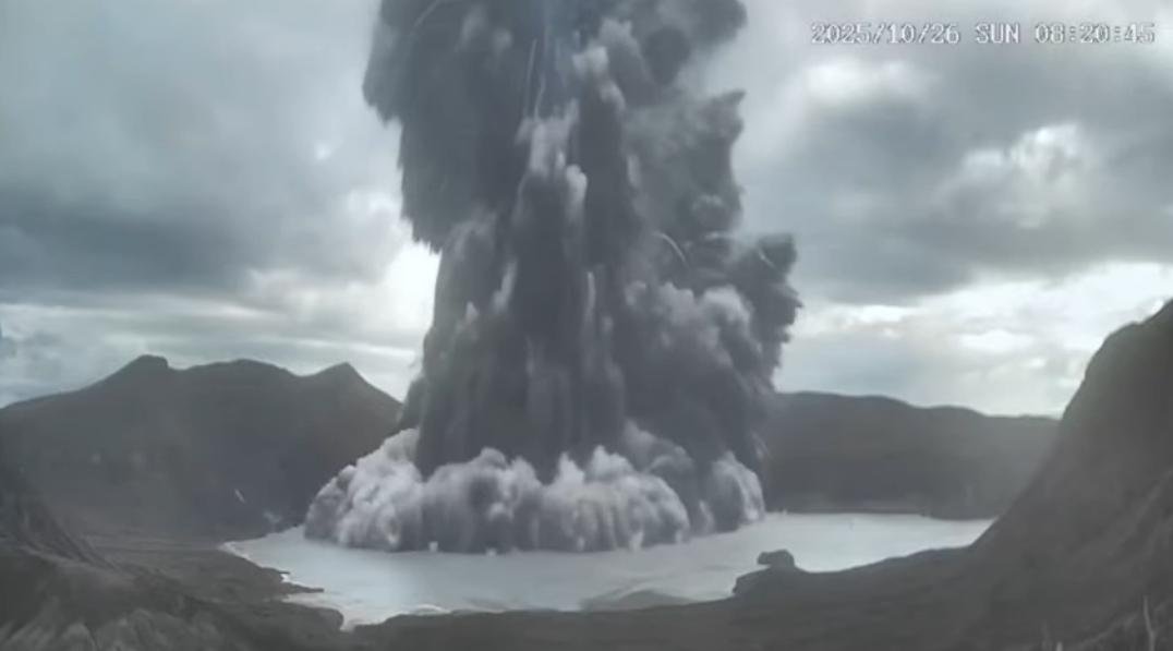 VIDEO: Erupcia z prvej ruky. Výbuch „jazernej“ sopky natočili priamo v kráteri VIDEO: Erupcia z prvej ruky. Výbuch „jazernej“ sopky natočili priamo v kráteri