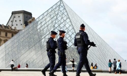 Krádež z Louvru už vyšetruje Interpol aj nemecký kriminálny úrad Krádež z Louvru už vyšetruje Interpol aj nemecký kriminálny úrad