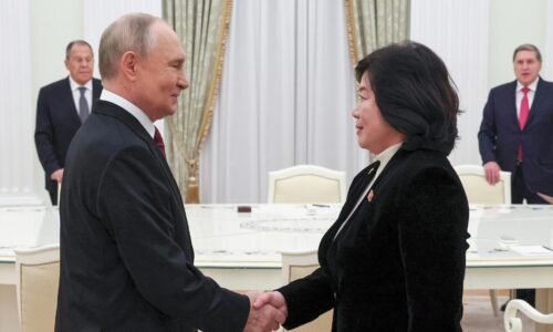 Putin prijal v Moskve šéfku diplomacie KĽDR, pochválil spoluprácu oboch krajín