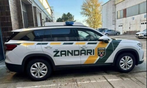 Žandárske autá vyvolali rozruch, Mikulec spomína safari či kovbojov. Dizajn pripomína šerifské logo z Oregonu Žandárske autá vyvolali rozruch, Mikulec spomína safari či kovbojov. Dizajn pripomína šerifské logo z Oregonu