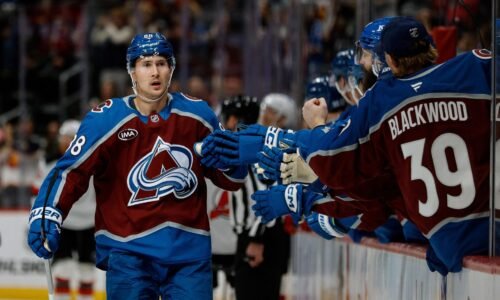 Český hokejista Martin Nečas podpísal osemročný kontrakt s Coloradom na 92 miliónov dolárov Český hokejista Martin Nečas podpísal osemročný kontrakt s Coloradom na 92 miliónov dolárov