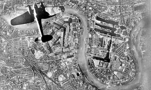 Keď Hitler prvýkrát narazil. Británia bola takmer na lopatkách, potom Nemci náhle zmenili taktiku Keď Hitler prvýkrát narazil. Británia bola takmer na lopatkách, potom Nemci náhle zmenili taktiku