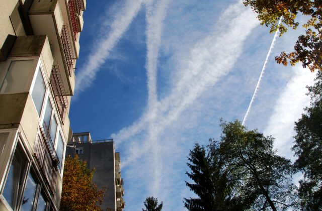 638131_gettyimages-187206326-640x420.jpg Chemtrails aj svet ovládaný Židmi, hoaxom najviac veria podporovatelia Republiky a Smeru