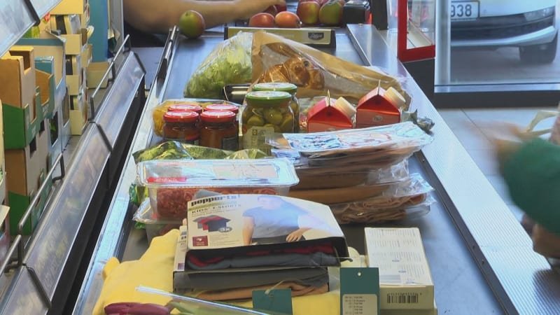 Každý Čech ročně vyhodí 100 kilo jídla, v koši tak skončí 20 tisíc korun. Jak přestat plýtvat? Každý Čech ročně vyhodí 100 kilo jídla, v koši tak skončí 20 tisíc korun. Jak přestat plýtvat?