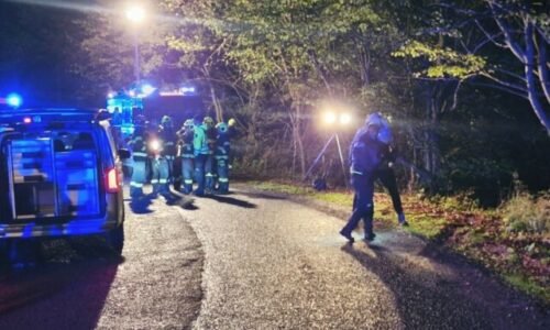 Pri obci Močiar sa zo strmého zrázu zrútilo auto, vodič ani spolujazdec nehodu neprežili