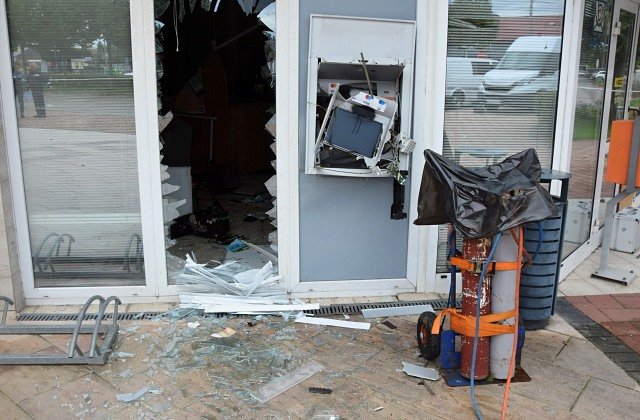 643777_vybuch-bankomatu2.jpg Polícia pátra po mužovi z okresu Galanta, je podozrivý v prípade výbuchu bankomatu v Maduniciach – FOTO
