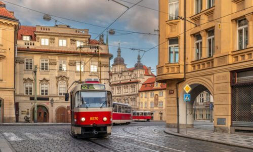 V centre Prahy vypadol prúd, ľudia zostali uväznení v električkách