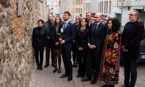 Šimečka: Výročie útoku na Tepláreň nám musí pripomínať, kam vedú nenávistné slová – FOTO