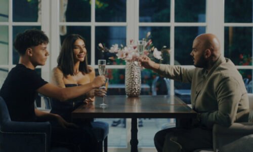 Majself si pripíja na život a ukázal celú svoju rodinu – VIDEO