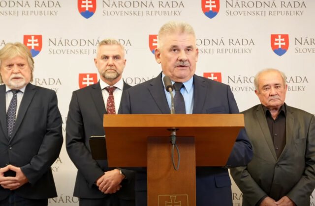 656500_richter-640x420.jpg Smer chce kvôli Matovičovi zakázať v rokovacej sále grafy aj obrazové pomôcky, plánuje aj sankcie – VIDEO