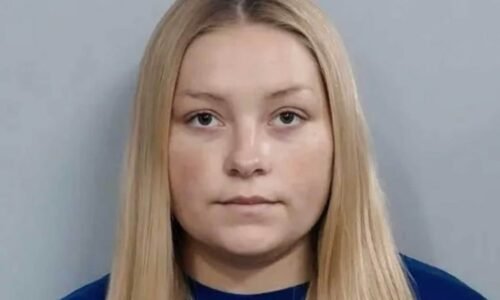 Studentka tajně porodila v USA dítě a šla do restaurace. Spolubydlící ho našli mrtvé ve skříni