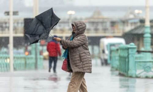 Atlantická bouře Amy se řítí na Evropu. Experti varují před ničivými dopady, vydali výstrahu