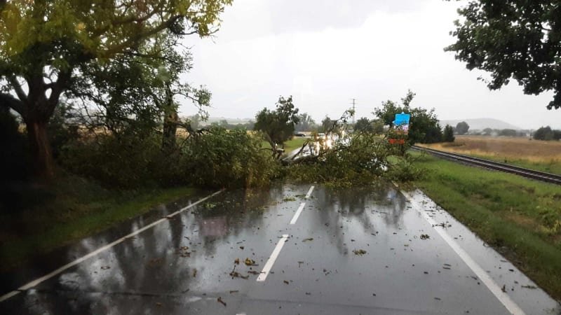Bombogeneze vpadne do Evropy. Hrozí ničivé orkány a záplavy, varují experti Bombogeneze vpadne do Evropy. Hrozí ničivé orkány a záplavy, varují experti