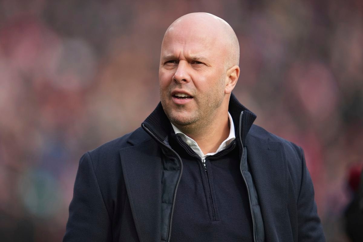 Médiá si po ďalšej prehre podali Liverpool: Slot mal na sebe len kožuch a žiadnu spodnú bielizeň