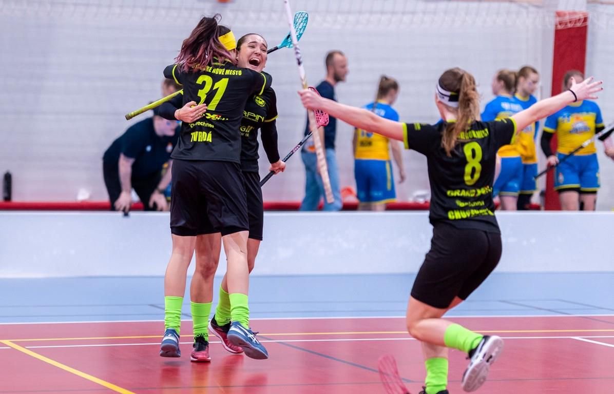 Extraliga žien: Kysučanky gólovo explodovali proti Nemšovej. Spišská Nová Ves sa s nimi stále drží Extraliga žien: Kysučanky gólovo explodovali proti Nemšovej. Spišská Nová Ves sa s nimi stále drží