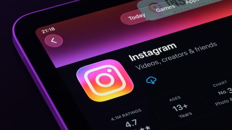 Instagram přitvrdil a omezí účty teenagerů. Bez souhlasu rodičů neuvidí některé příspěvky Instagram přitvrdil a omezí účty teenagerů. Bez souhlasu rodičů neuvidí některé příspěvky