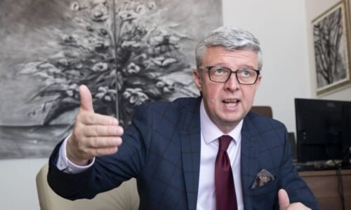 Lidé od ledna ušetří na elektřině tisíce, slibuje Havlíček. ČEZ chce zestátnit do roka a půl