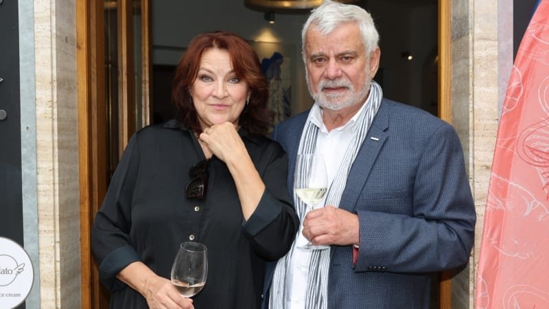 Štěpánek s Adamovskou září štěstím: Sblížila je překvapivá vášeň. Jak přestavěli chalupu? Štěpánek s Adamovskou září štěstím: Sblížila je překvapivá vášeň. Jak přestavěli chalupu?