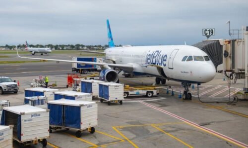 Letadlo ztratilo výšku a muselo nouzově přistát na Floridě. Na místě jsou zranění Letadlo ztratilo výšku a muselo nouzově přistát na Floridě. Na místě jsou zranění