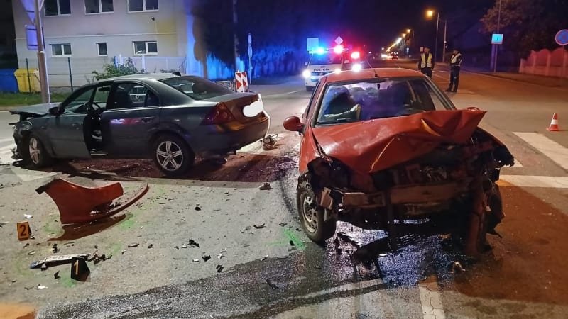 Osm zraněných při nehodě v Rožňavě: V nabouraných autech byly i děti a těhotná žena Osm zraněných při nehodě v Rožňavě: V nabouraných autech byly i děti a těhotná žena