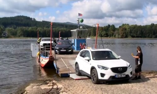 Hladina Lipna výrazně klesá: Blíží se kritická hranice, převozníci se bojí ukončení provozu